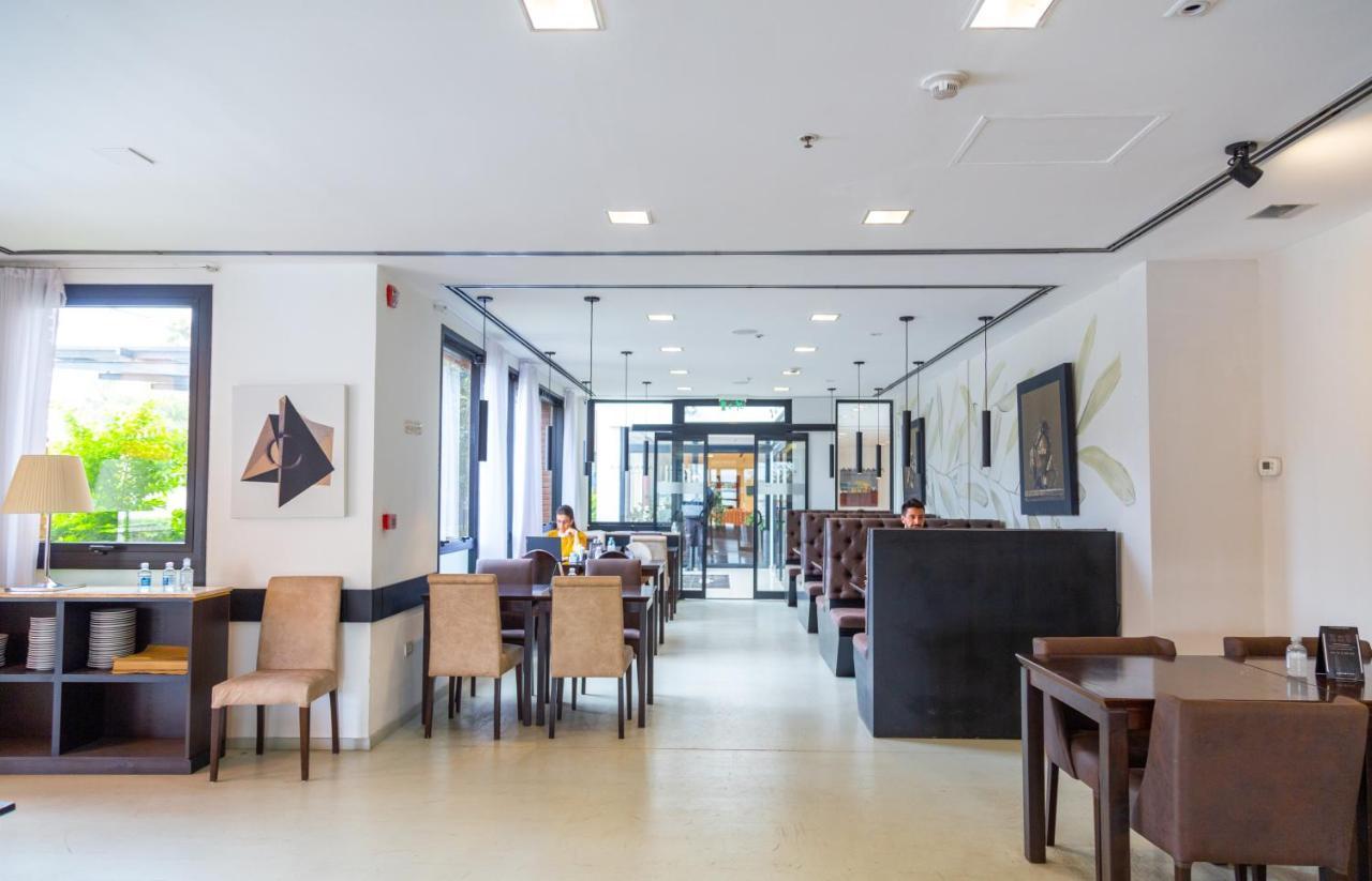 Neper Hotel Cordoba Exterior photo